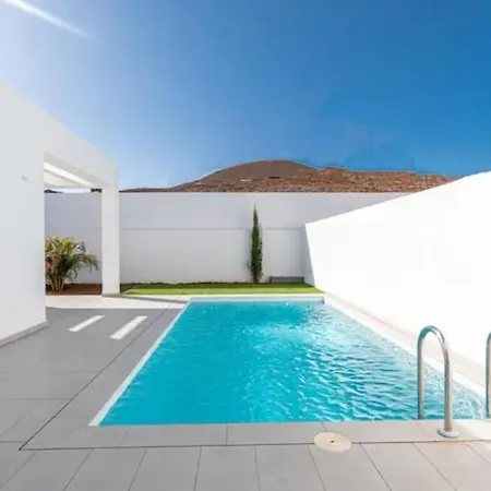 Casa de Férias Idaira Adosado Con Piscina A Estrenar-wifi Palm-mar