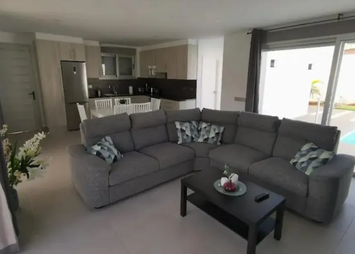 Idaira Adosado Con Piscina A Estrenar-wifi Holiday home Palm-mar